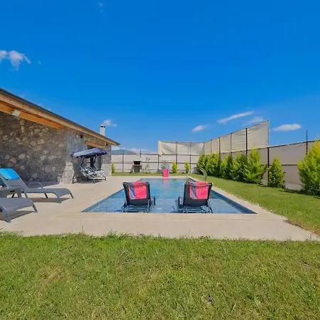 Tas Villa *